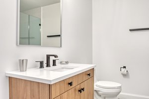 W Springfield St Apartment