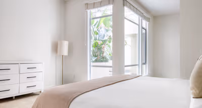 Redwood Ave Apartment