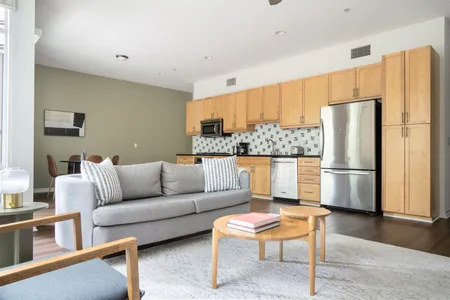 Redwood Ave Apartment