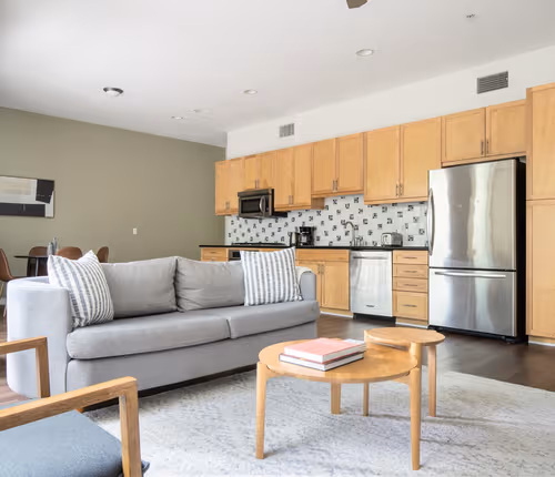 Redwood Ave Apartment