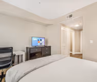 One Bedroom Apartment near Tiverton Ave