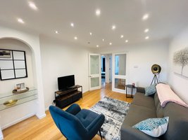 Stylish Two Bedroom Flat Colindale