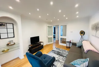 Stylish Two Bedroom Flat Colindale