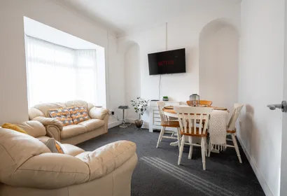 Stay here! - Ideal for groups working in Swansea