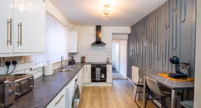 Stay here! - Ideal for groups working in Swansea