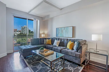 Two Bedroom Apartment in Wilshire Blvd