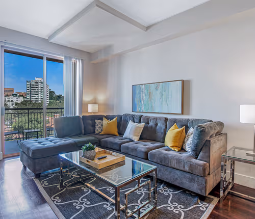 Two Bedroom Apartment in Wilshire Blvd