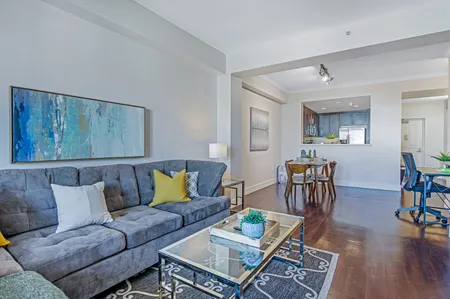 Two Bedroom Apartment in Wilshire Blvd