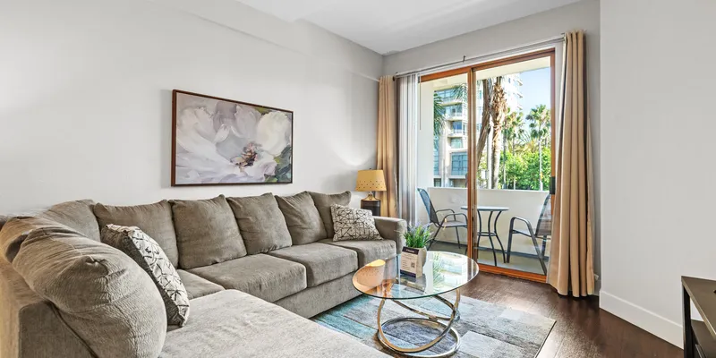 2 Bedroom in Wilshire Blvd