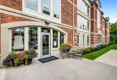 933 The U Apartment Homes