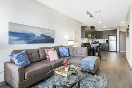 1 BR in Wilson Ave