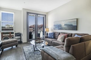 1 BR in Wilson Ave