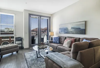 1 BR in Wilson Ave