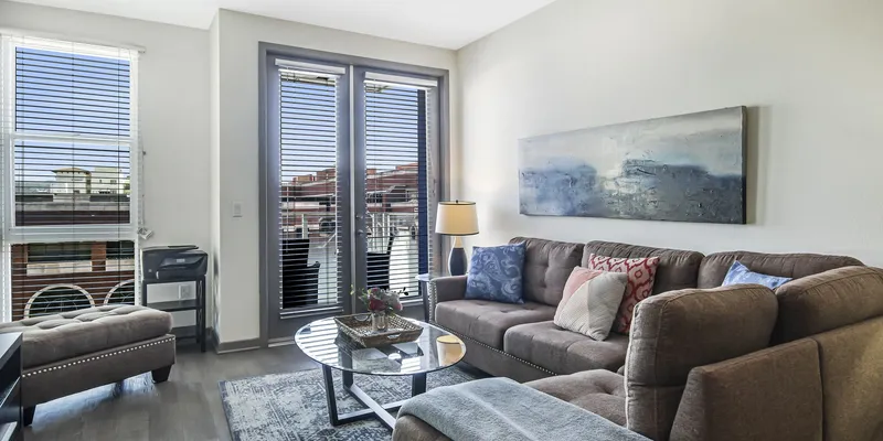 1 BR in Wilson Ave