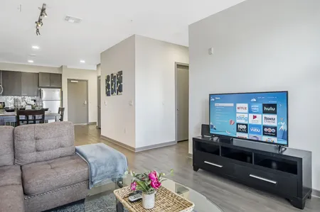 1 BR in Wilson Ave