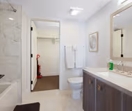 Spacious 2BR in Barrington Ave