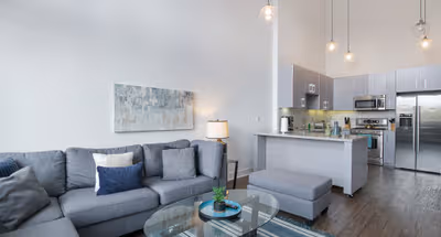 Spacious 2BR in Barrington Ave