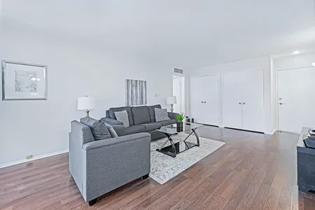 North Crescent Dr Apartment