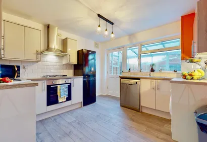 Secluded Detached 4 Bed House in Rainham