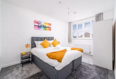 Luxury 2 bedroom Apartment in Watford with Free Parking and Netflix