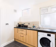 Coleshill 3 Bedroom Flat 4 Beds 1 Bath