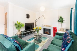 Coleshill 3 Bedroom Flat 4 Beds 1 Bath
