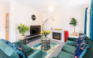 Coleshill 3 Bedroom Flat 4 Beds 1 Bath