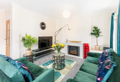 Coleshill 3 Bedroom Flat 4 Beds 1 Bath