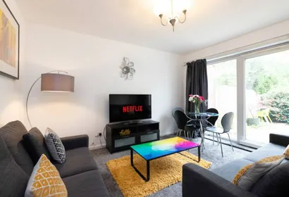 Morden 4 Bedroom House 2 Bath