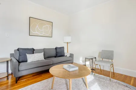 E Broadway Apartment