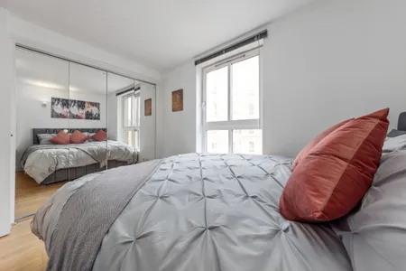 Aldgate East Apartment with rooftop Terrace access