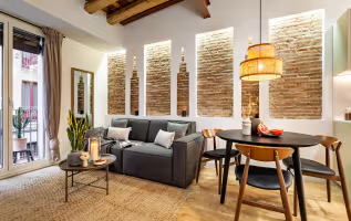 Carrer de Milà i Fontanals Serviced Apartment