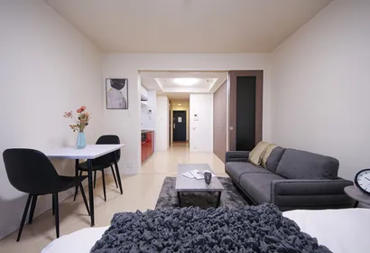 1 Chome Minamihorie Serviced Apartment