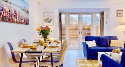 Dale House | Spacious House in Central Dartford with Parking