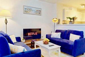 Dale House | Spacious House in Central Dartford with Parking