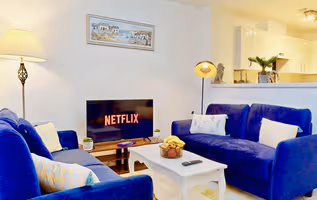 Dale House | Spacious House in Central Dartford with Parking