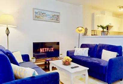 Dale House | Spacious House in Central Dartford with Parking