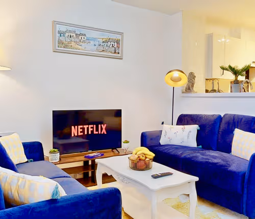 Dale House | Spacious House in Central Dartford with Parking