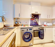 Dale House | Spacious House in Central Dartford with Parking