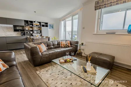 (SEA5) Shoreline Suite 3p