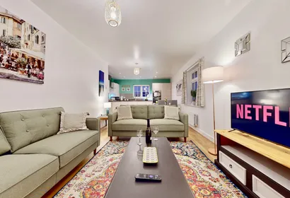Luxury Top Floor Apartment with Parking