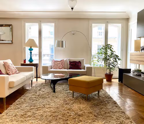 Spacious 4 Bedroom on Rue Victor Masse, at the Corner of Rue des Martyrs