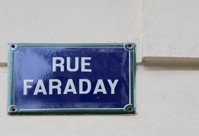 8 B Rue Faraday