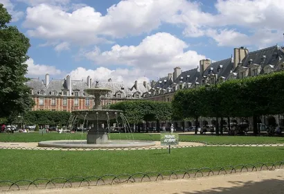 Located on rue de Braque, few steps from the Picasso museum – heart of Marais