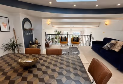 (BUR4) The Atrium 2p