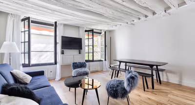 Saint-Germain des Pres Bonaparte Pont des Arts