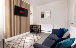 Newcombe House, 3 bedroom free parking