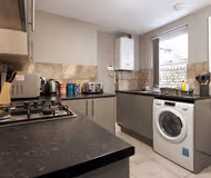 Newcombe House, 3 bedroom free parking