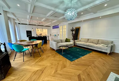 Luxury on Line 4 - 9 - 8 available to the closest metro Strasbourg Saint Denis
