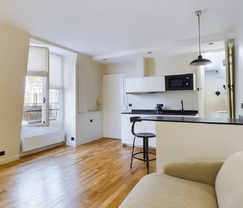 Top floor in the heart of the Marais